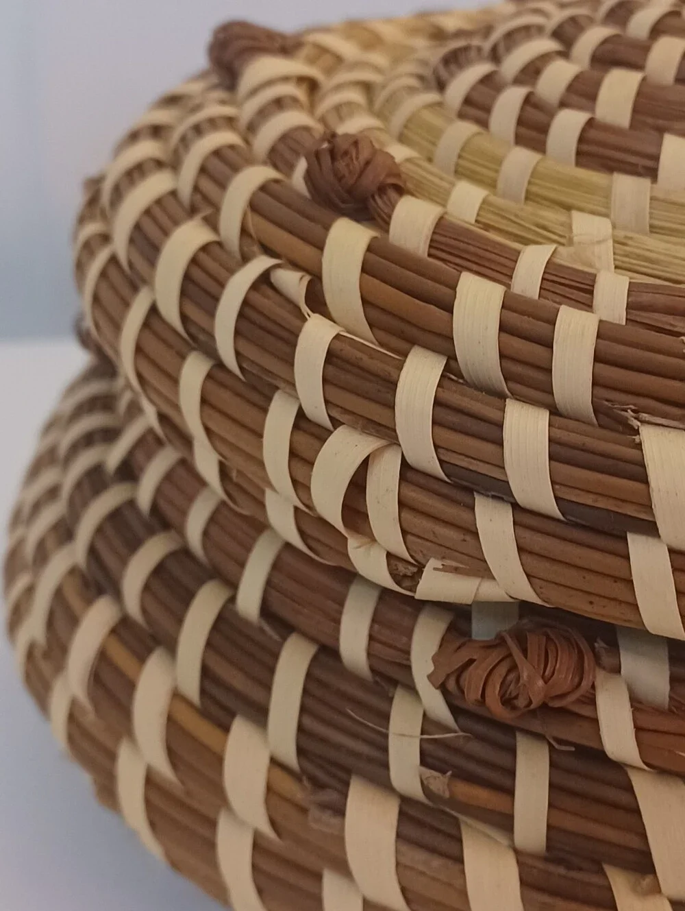 Vintage Gullah Style Coiled Sweetgrass Lidded Basket Knot Detail On Top